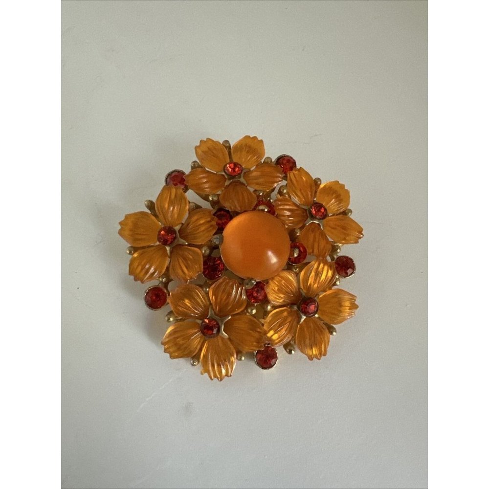Vintage Brooch Women’s Coral  And Gold Tone Flower Brooch Pin